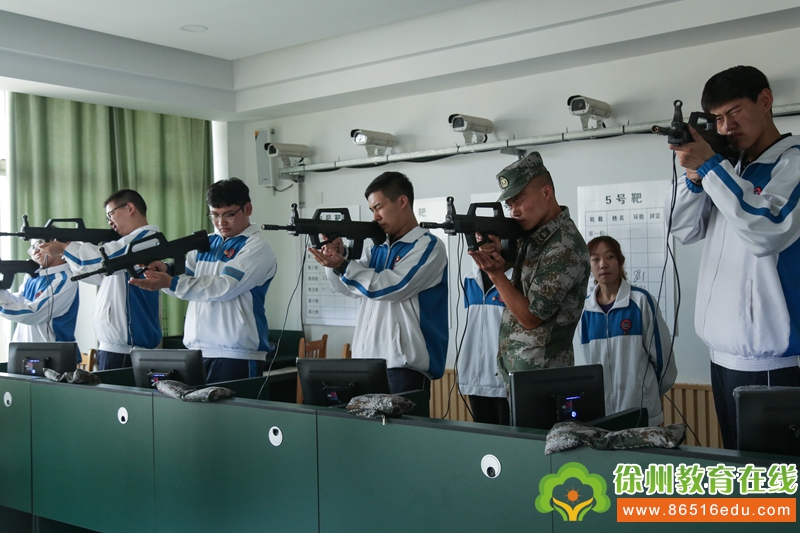 栉风沐雨七十载同心共筑中国梦徐州市王杰中学领航61开学第一课