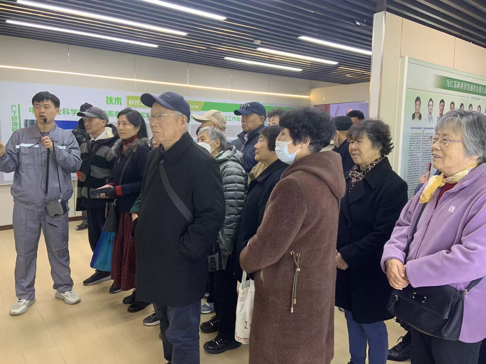 参观江苏新希望公司开放生产基地：沉浸式体验 “小芽菜” 里的 “大事业”